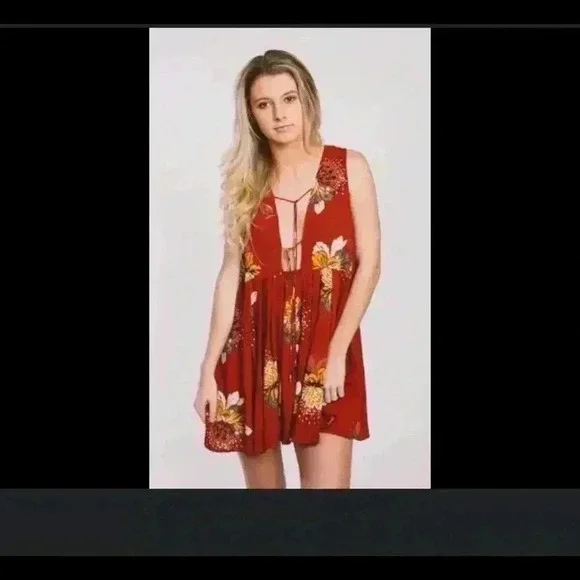 Free people lovely day tunic mini dress in red floral pattern - Picture 7 of 9